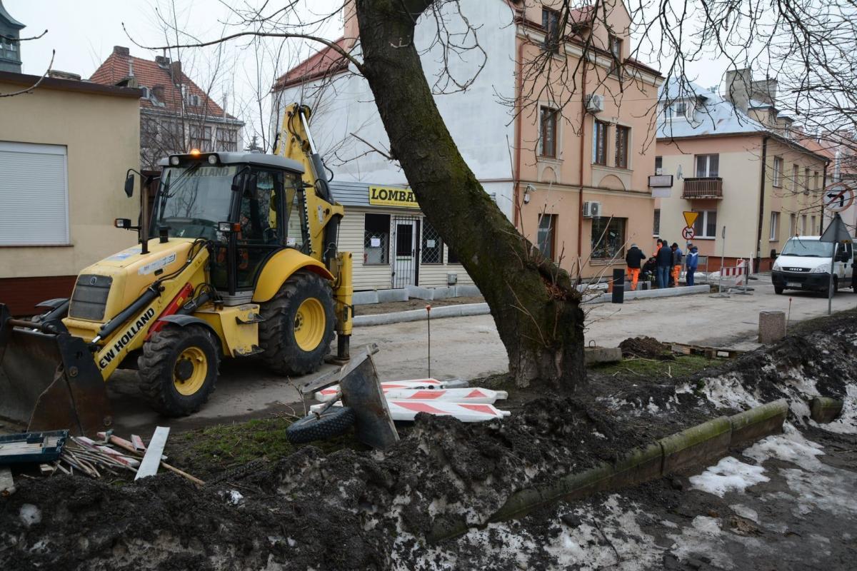 Na Kazimierzowskiej już pracuje ekipa remontowa. Po przebudowie zmieni się tu organizacja ruchu – ulica po zakończonym remoncie ma być jednokierunkowa.<br/>fot.UM Przeworsk