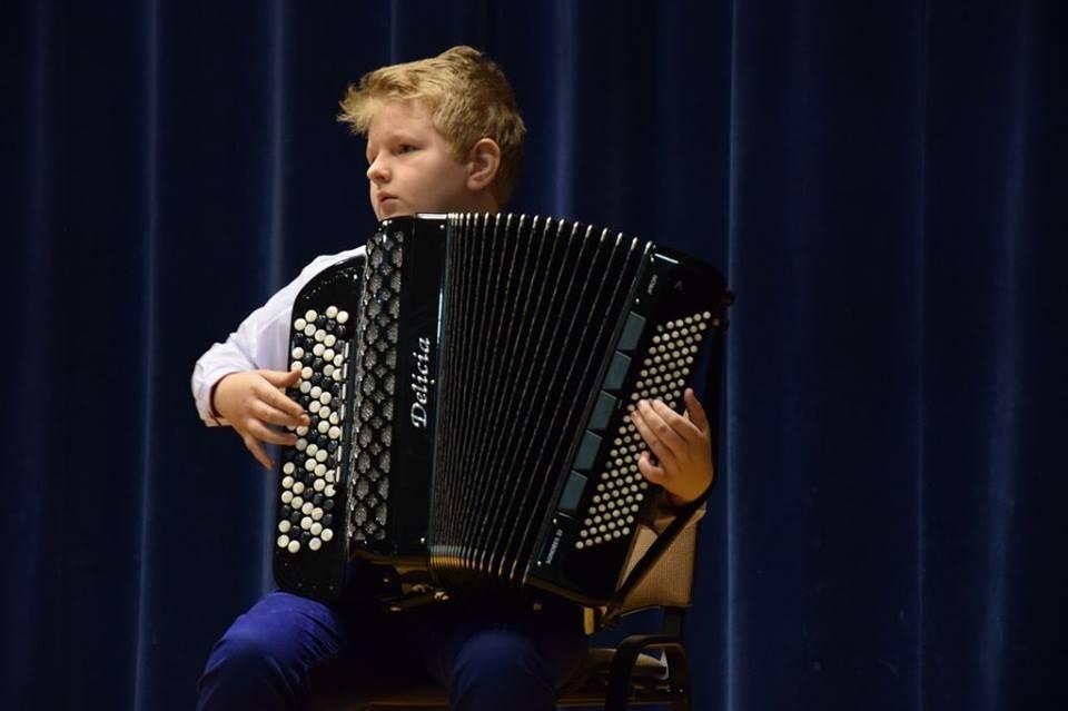 Młody akordeonista Jakub Świrk to jeden z wielu niezwykle utalentowanych uczniów Szkoły Muzycznej I stopnia.<br/>fot.ze zbiorów własnych