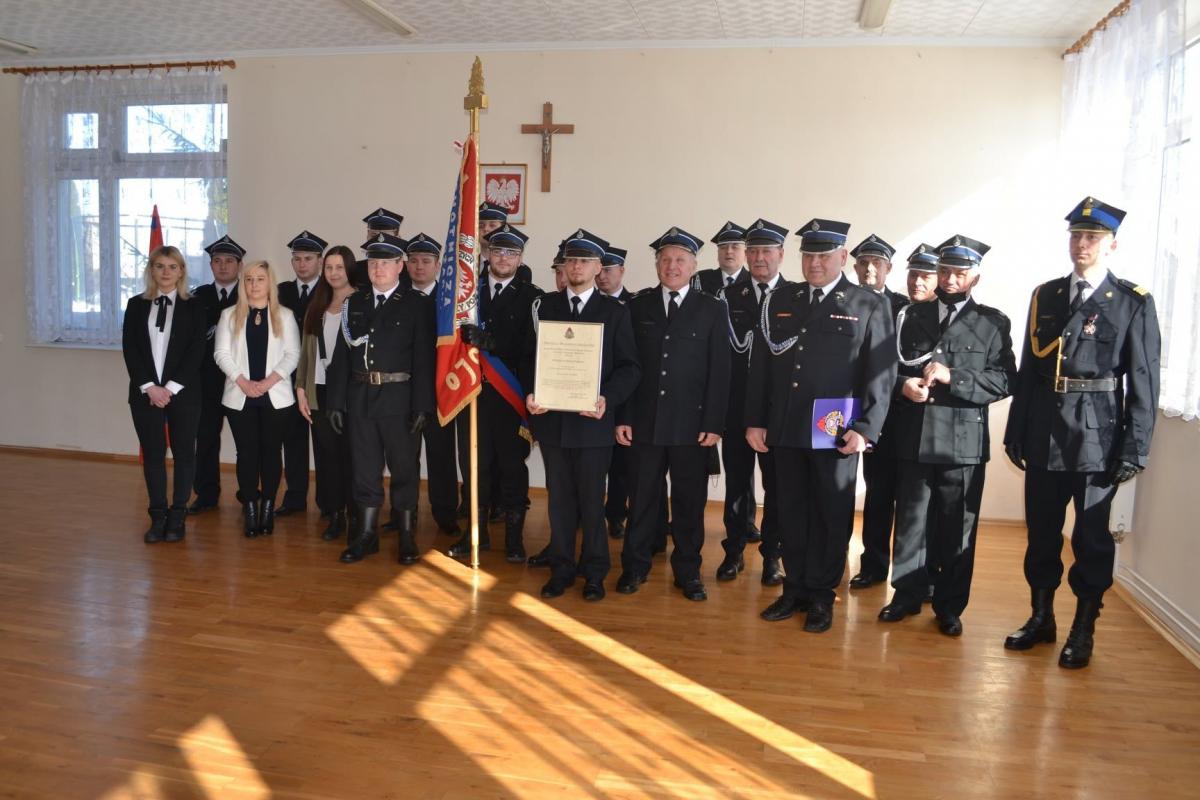 Członkowie jednostki OSP w Orzechowcach mają powody do dumy.<br/>fot.UG Żurawica