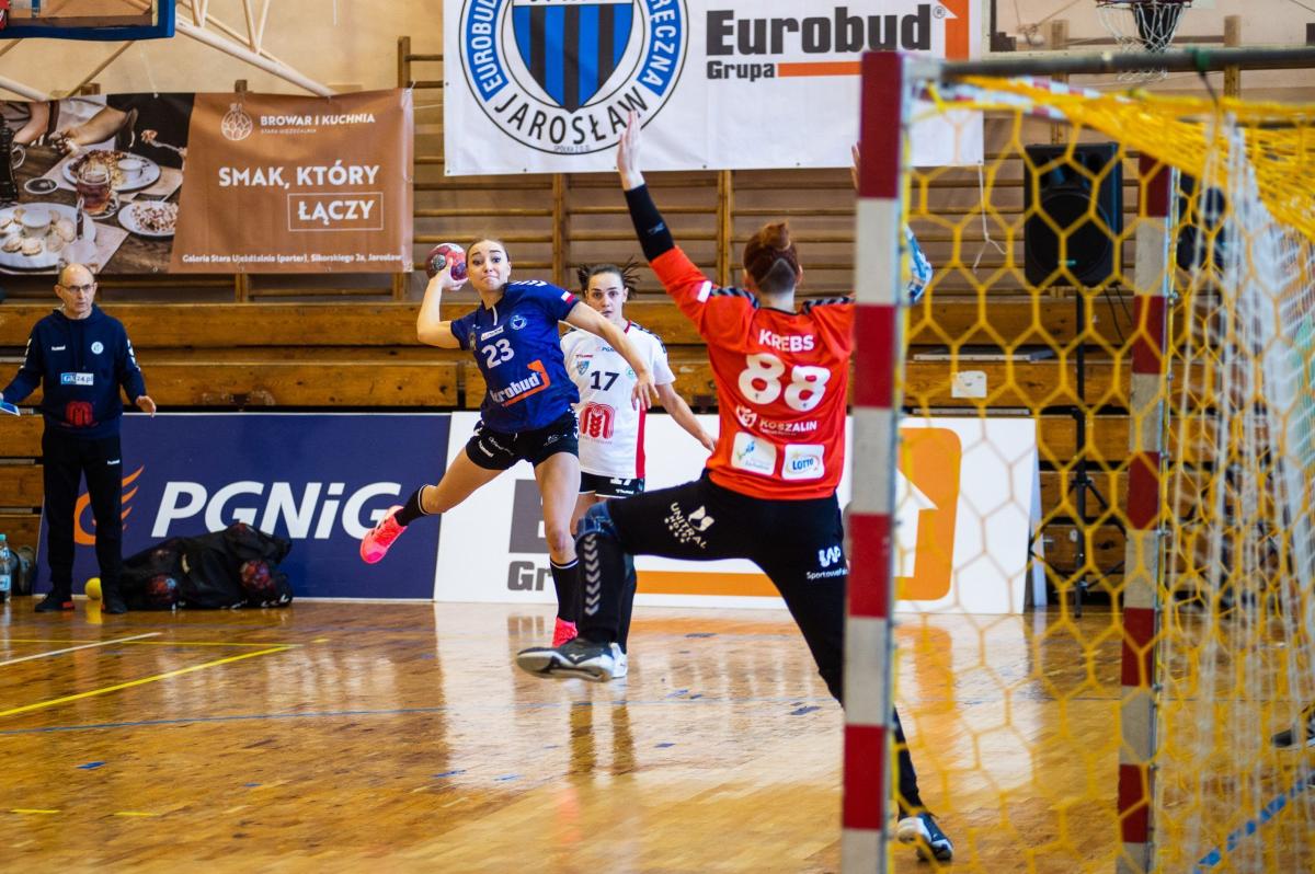 Julia Pietras zdobyła w meczu z Młynami Stoisław Koszalin 7 bramek.<br/>fot.PGNiG Superliga Piłki Ręcznej Kobiet