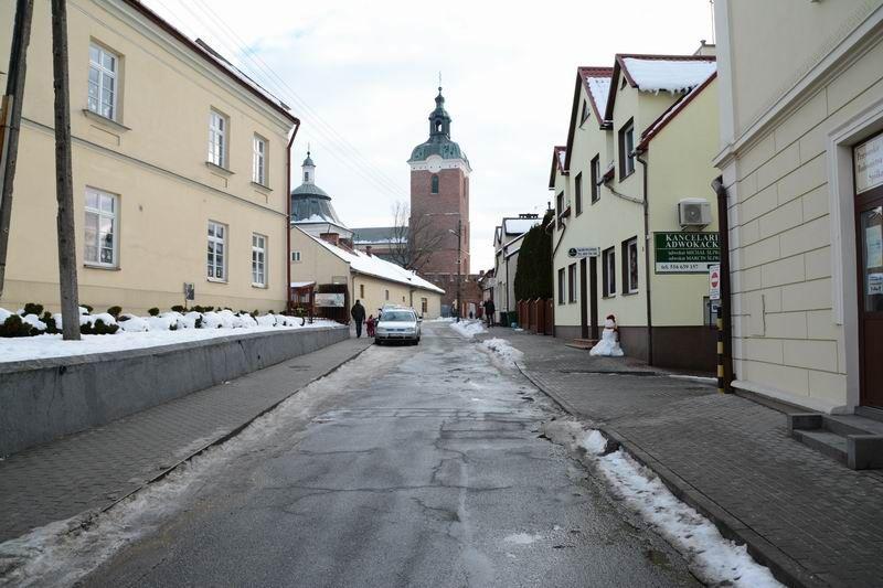 Projekt przebudowy ulicy ks. prał. A. Ablewicza w Przeworsku doczekał się dofinansowania. Inwestycja ruszy w tym roku, a finał prac planowany jest na sierpień.<br/>fot.UM Przeworsk