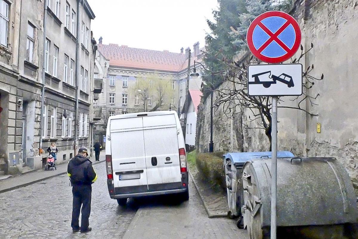 Drugą najczęściej zgłaszaną poprzez Krajową Mapę Zagrożeń Bezpieczeństwa sprawą było nieprawidłowe parkowanie (w ub.r. 96 zgłoszeń).<br/>fot.Jacek Szwic
