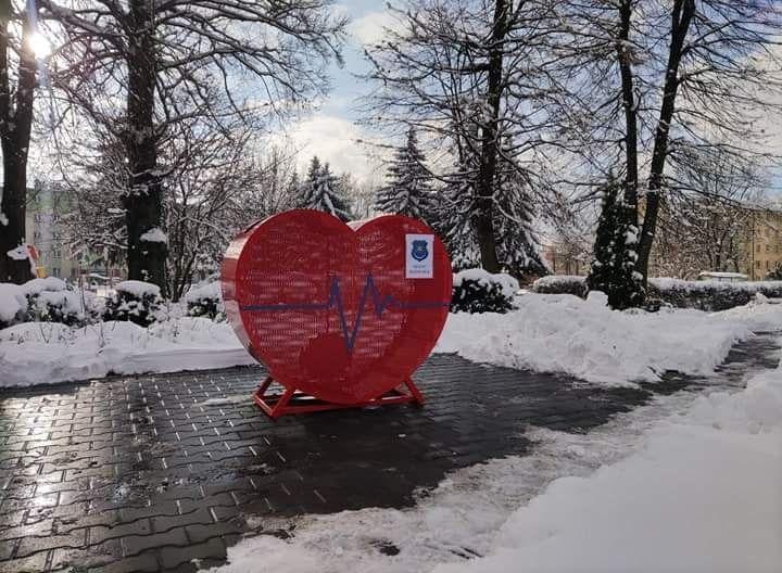 Pojemnik na nakrętki stanął w pobliżu przeworskiego MOK.<br/>fot.UM Przeworsk
