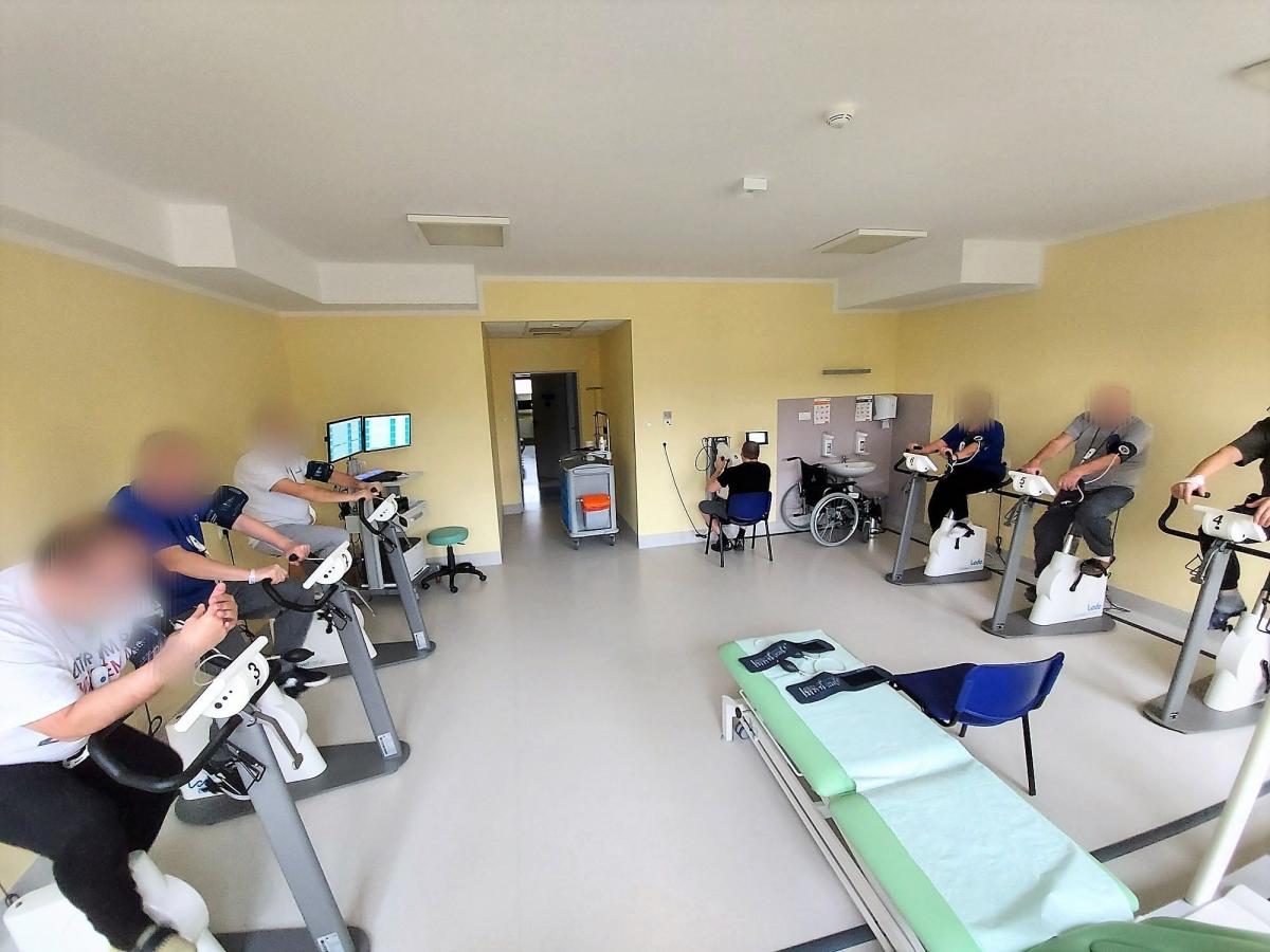 Przemyski szpital wdrożył program hybrydowej rehabilitacji kardiologicznej: pierwszy etap odbywa się na oddziale, drugi w domu.<br/>fot.Wojewódzki Szpital im. św. o. Pio w Przemyślu
