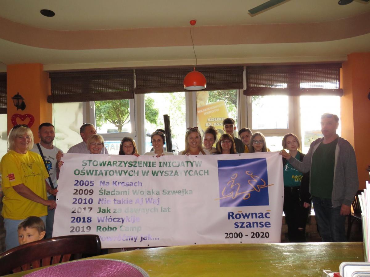 Ostatni projekt „Powróćmy jak…” był okazją do podsumowania 15 lat współpracy szkoły w Wyszatycach z Polską Fundacją Dzieci i Młodzieży w ramach programów „Równać Szanse”.<br/>fot.zbiory własne