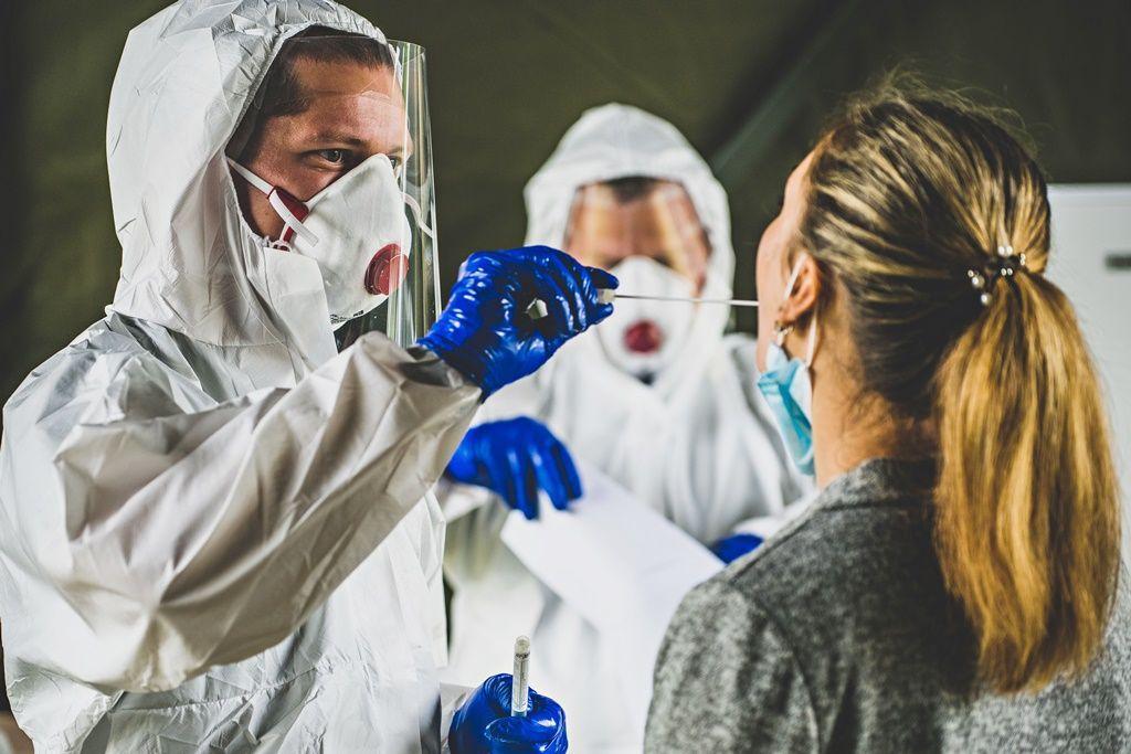W czasie pięciodniowej akcji testów przesiewowych żołnierze-medycy z 3. Podkarpackiej BOT pobrali ponad 3 tys. wymazów.<br/>fot.Paulina Lęcznar