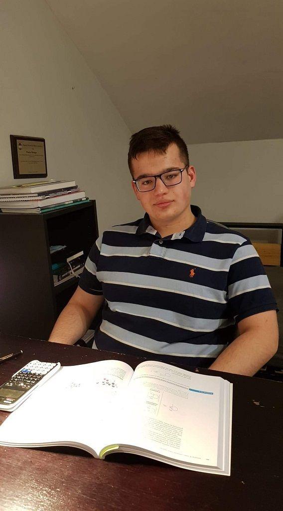 Awans do finału olimpiady wiedzy chemicznej Piotra Misiąga nie jest jedynym jego sukcesem na tym polu.<br/>fot.ze zbiorów własnych