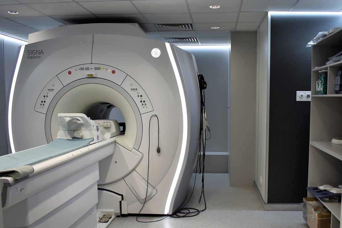 Przemyski szpital niedawno kupił nowy rezonans magnetyczny do badania całego ciała. Od 1 stycznia br. wykonuje nim badania w ramach umowy z NFZ.<br/>fot.Wojewódzki Szpital im. św. o. Pio w Przemyślu