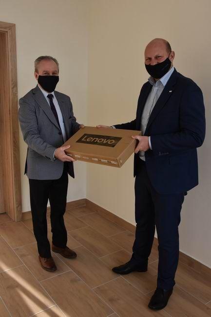Siedzibę CIS zaprezentował kierownikowi nowo utworzonej placówki Stanisławowi Strączkowi gospodarz gminy Przeworsk Daniel Krawiec. 

<br/>fot.UG Przeworsk