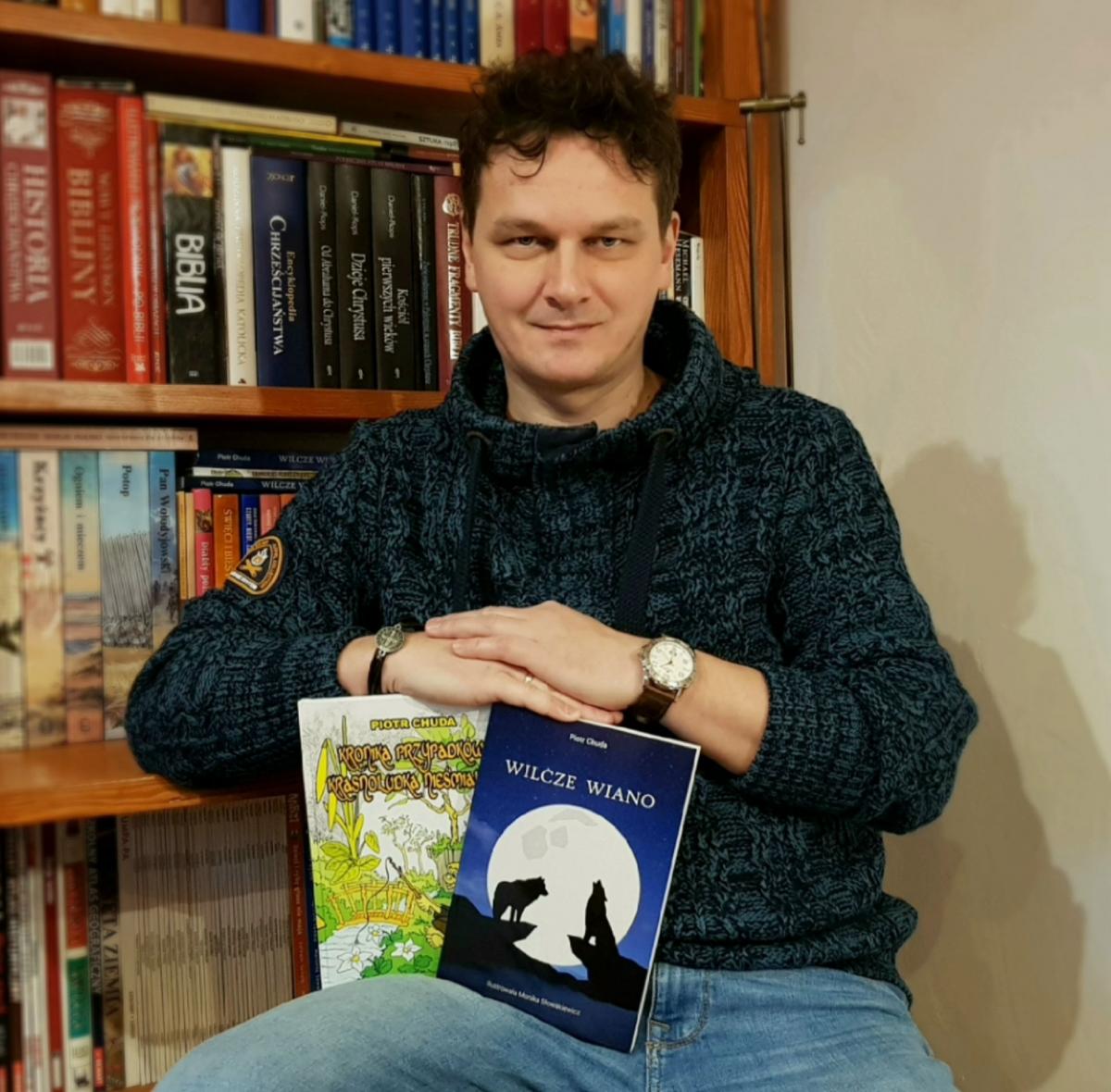 Debiutem literackim przemyślanina Piotra Chudy była adresowana do najmłodszych „Kronika przypadków krasnoludka Nieśmiałka”. Doczekała się już trzeciego, dużego dodruku. „Wilcze wiano” –   najnowsza książka autora – to zmuszająca do refleksji i pracy nad sobą pozycja dla dorosłych.<br/>fot.ze zbiorów