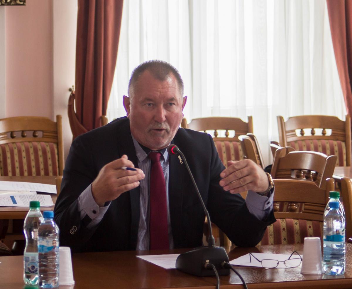 Zgodnie z obowiązującymi przepisami, wobec przedłużającej się nieobecności burmistrza całość jego obowiązków przejął jego zastępca W. Pirożek.<br/>fot.Bartłomiej Pacek