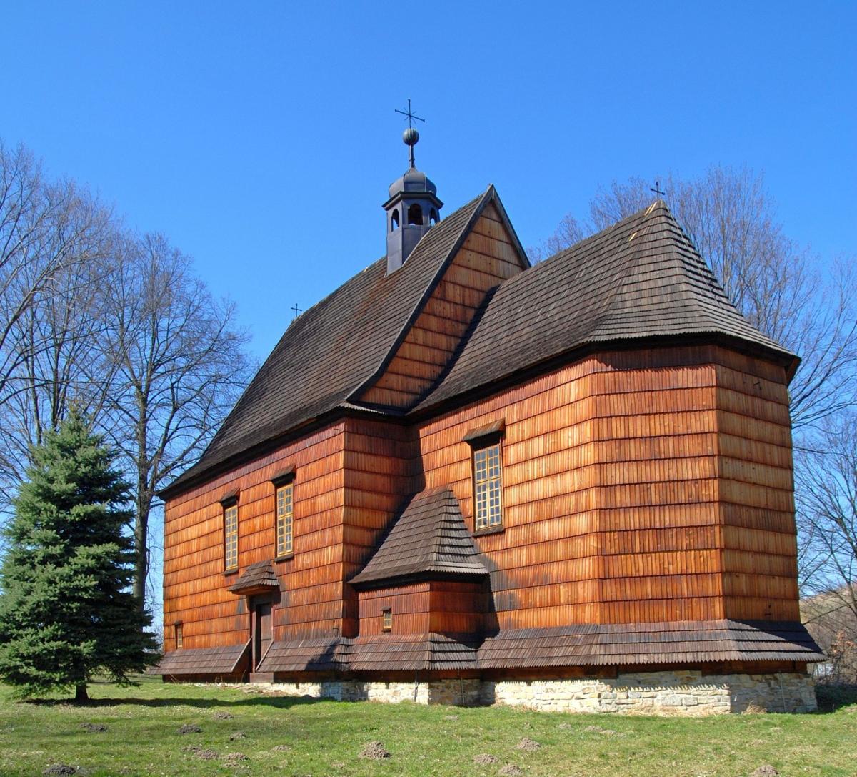 Zabytkowy, drewniany, wykonany z modrzewia kościół w Bachórcu został wzniesiony w latach 1760 – 1762. Wchodzi w skład zabytków Szlaku Architektury Drewnianej.<br/>fot.Henryk Bielamowicz