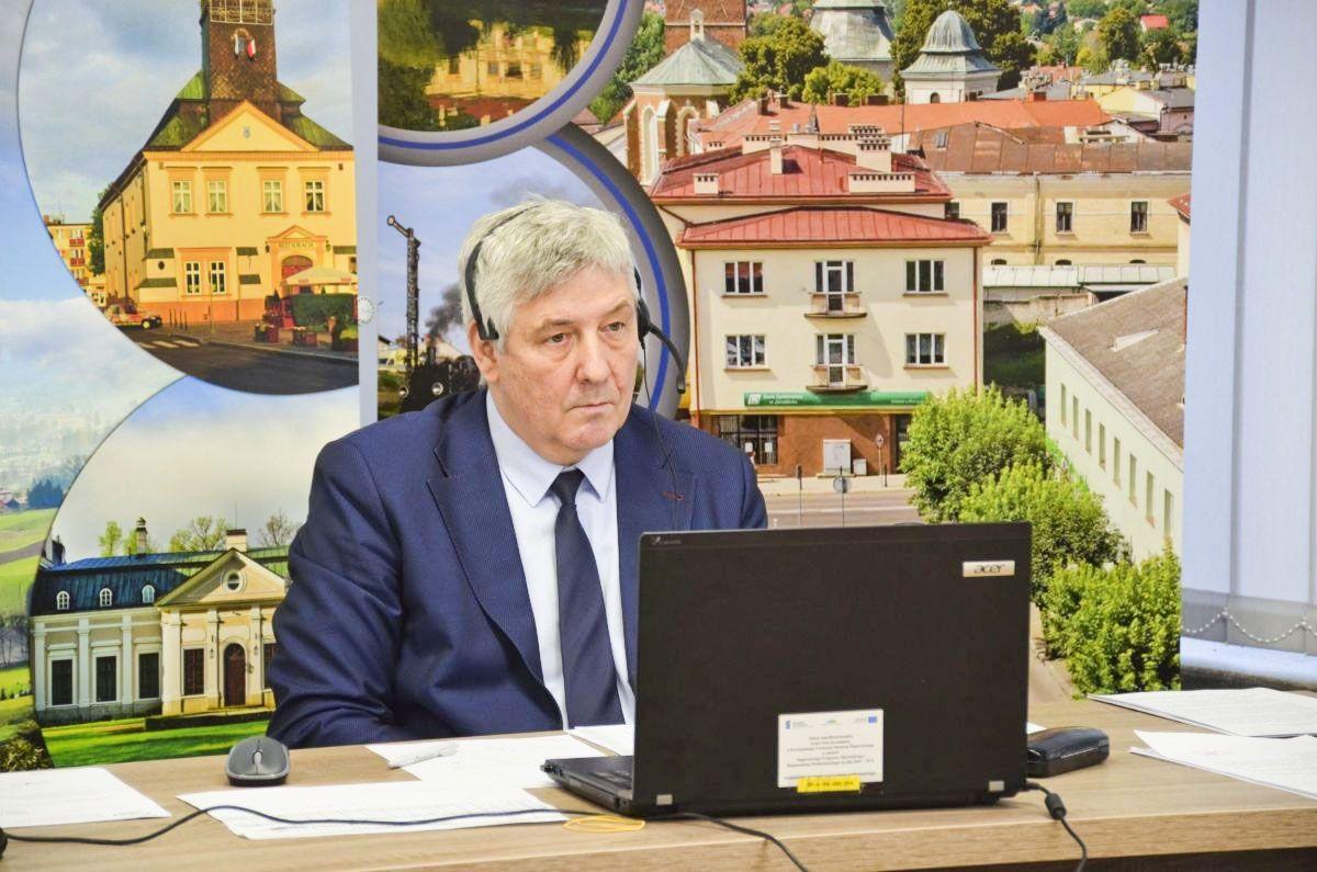 Starosta B. Urban o przyszłorocznym budżecie powiatu opowiadał z wyraźną nutą satysfakcji.<br/>fot.Starostwo Powiatowe Przeworsk