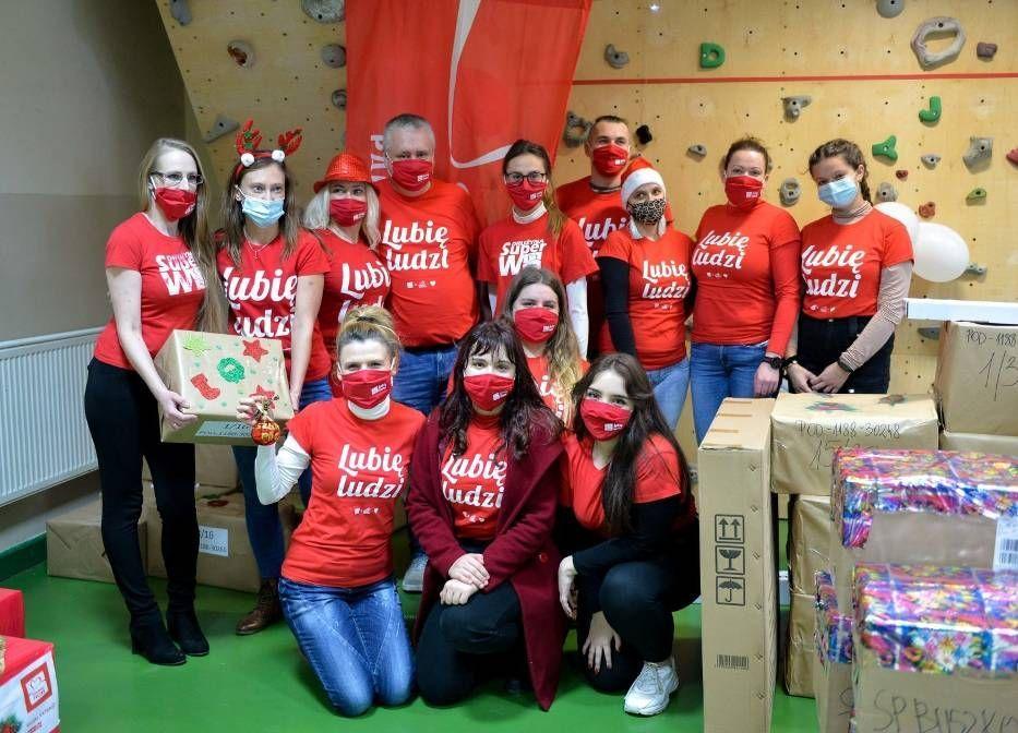 Wolontariuszom przemyskiego rejonu „Paczki” należą się duże brawa. Dzięki nim 33 rodziny z Przemyśla i powiatu przemyskiego otrzymały potrzebną pomoc.<br/>fot.materiały organizatora