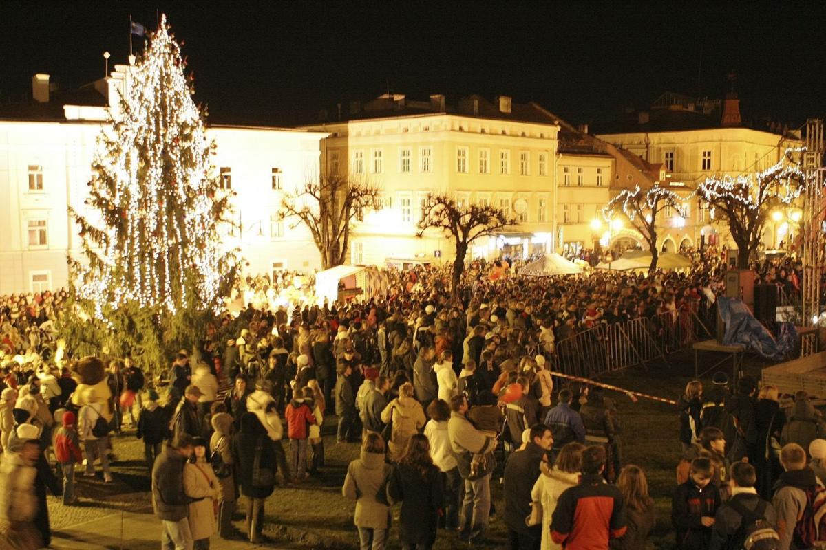 Podczas przemyskiego finału WOŚP na ulice nadsańskiego miasta 10 stycznia 2021 r. wyjdzie 35 wolontariuszy. Będą widoczni na głównych ulicach miasta w godzinach od 11 do 17. Większych imprez w Rynku, takich jak w latach poprzednich, nie będzie.<br/>fot.ze zbiorów własnych