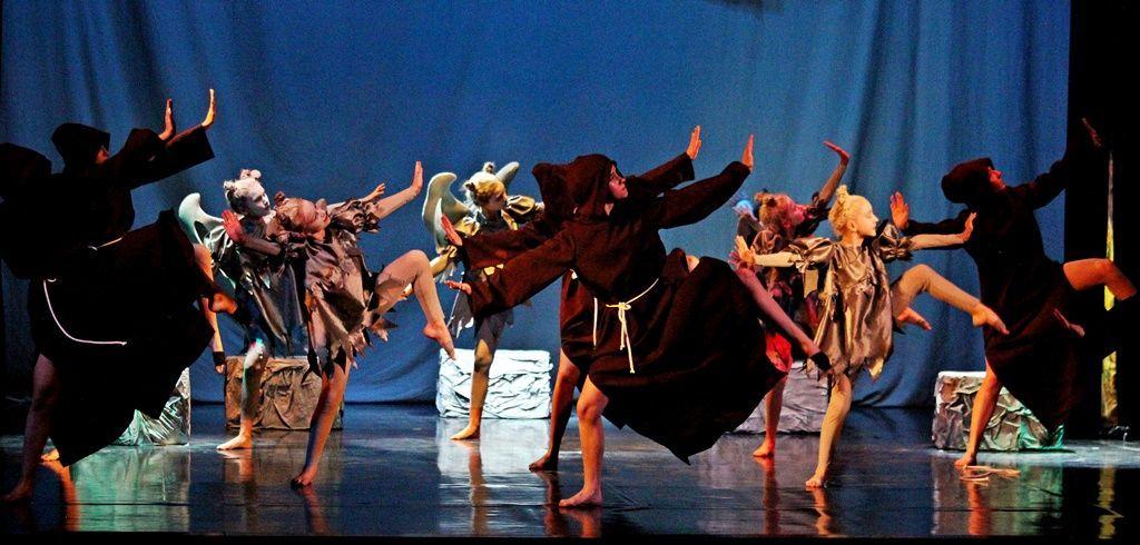 W Gdańsku (wirtualnie) przemyślanie zaprezentowali się w kategorii „show dance” z układem „Tajemnica Katedry Notre Dame” w choreografii Doroty Pantuły-Ferlejko.<br/>fot.CK Przemyśl 