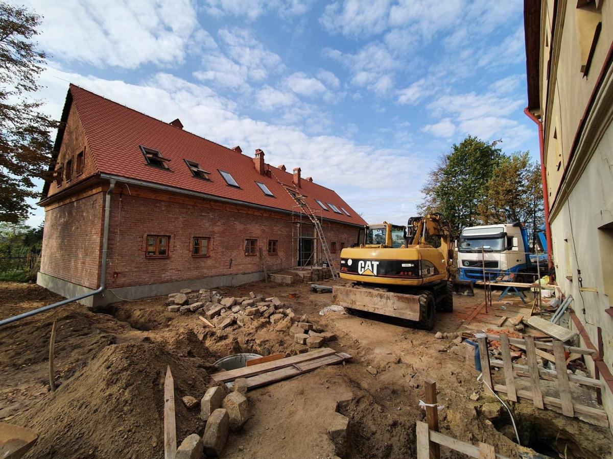 Trzeci etap budowy budynku magazynowego był jedną z najważniejszych tegorocznych inwestycji lubaczowskiego muzeum. Nowy magazyn na muzealne zbiory pomieści też nowoczesną pracownię konserwatorską oraz pracownię do digitalizacji zbiorów.

<br/>fot.Muzeum Kresów w Lubaczowie