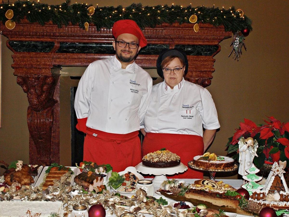 Szef kuchni Restauracji „Zamkowa” Zespołu Zamkowo-Parkowego w Krasiczynie Maciej Gołdyn i szefowa Cukierni „Zamkowej” Agnieszka Osieczko zapraszają!<br/>fot.Mariusz Godos