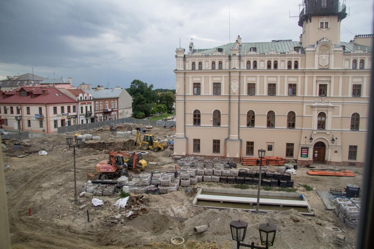 Jedną z flagowych inwestycji tego roku jest przebudowa płyty Rynku.<br/>fot.Bartłomiej Pacek