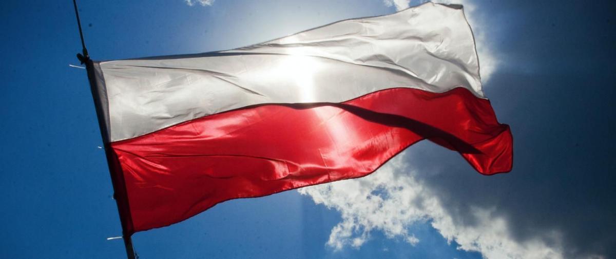 Inicjatywa zakupu masztu i flagi zależeć będzie od mieszkańców. W kilku gminach regionu mieszkańcom jednak wyraźnie nie zależy.<br/>fot.www.gov.pl