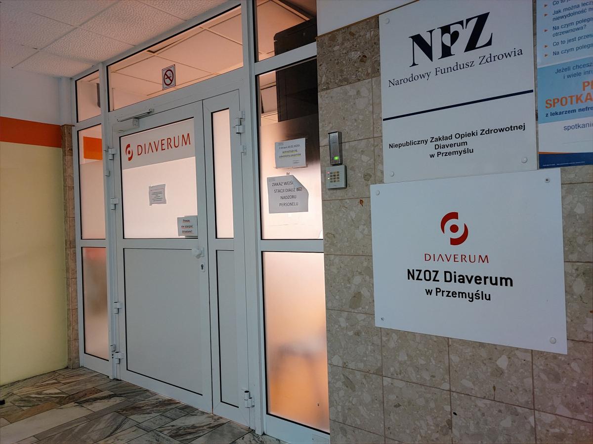 NZOZ „Diaverum” nie jest integralną częścią przemyskiego szpitala wojewódzkiego. Szefostwo placówki na Monte Cassino wynajmuje pomieszczenia tej firmie, prowadzącej w nich stację dializ. <br/>fot.ze zbiorów własnych