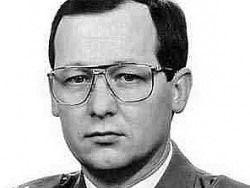 25 czerwca 1998 r. gen. Marek Papała został zastrzelony w Warszawie w samochodzie przed blokiem, w którym mieszkał.<br/>fot.policja.pl