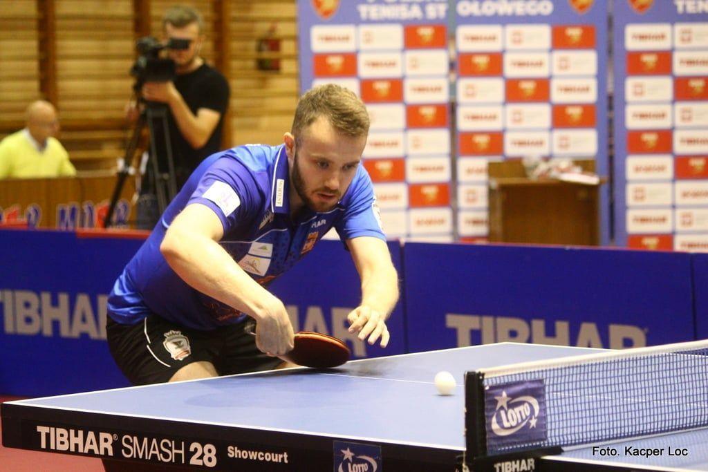 Patryk Zatówka dopiero po tie-breaku pokonał Bogusława Koszyka.<br/>fot.Kacper Loc