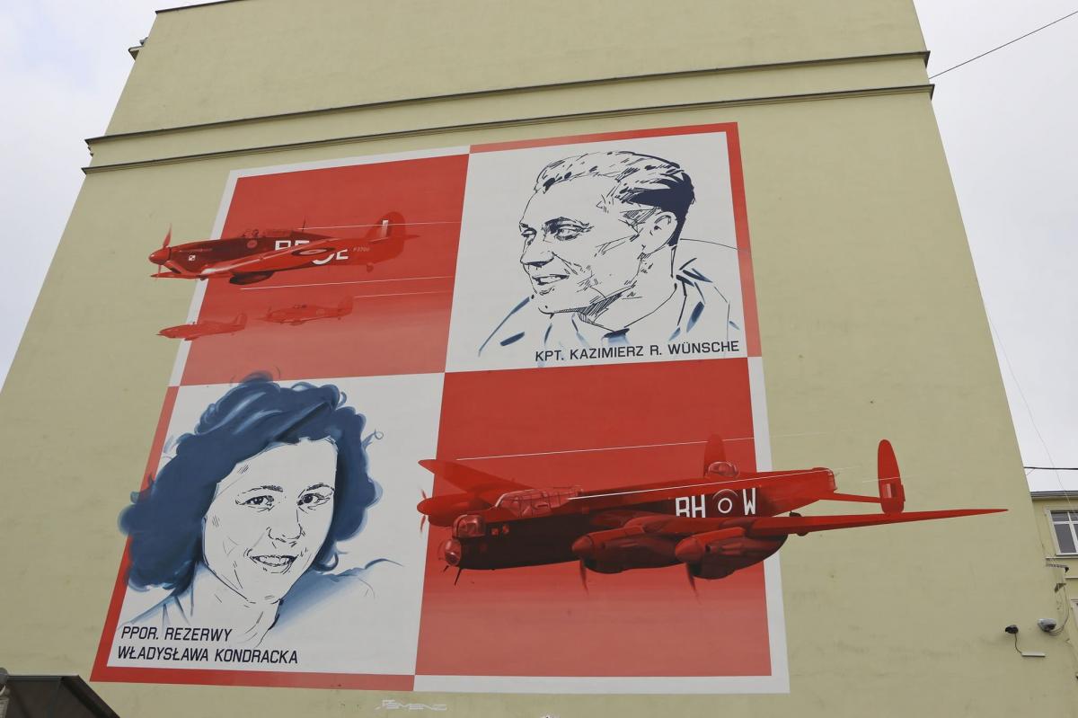 Niestety mural w pełnej krasie da się zobaczyć tylko z parkingu przylegającego do budynków ZSTiO i ZSDGiL.<br/>fot.Starostwo Powiatowe w Jarosławiu