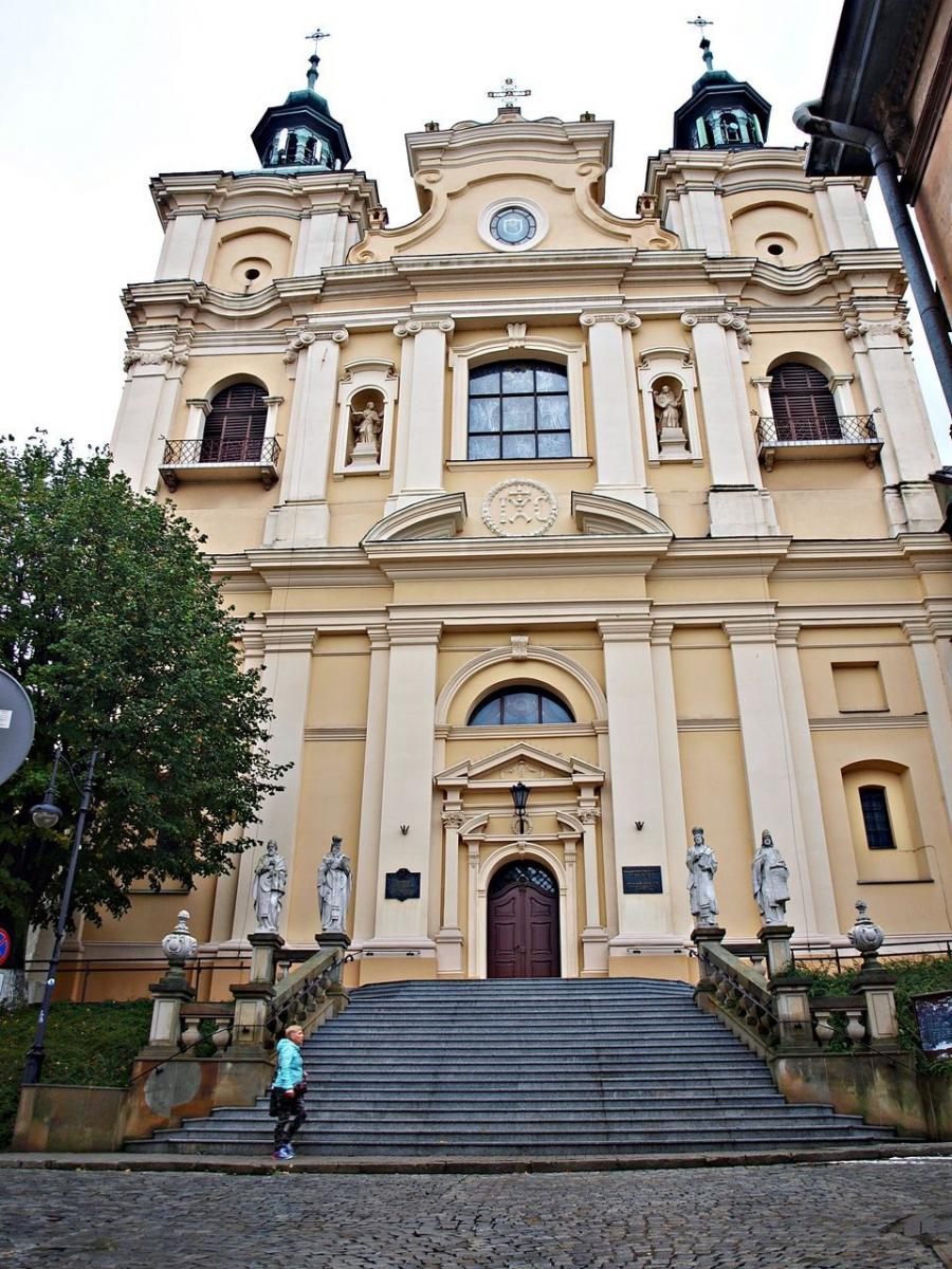 Montaż specjalnych podjazdów dla wózków inwalidzkich zaplanowano m.in. przed wejściem do archikatedry greckokatolickiej w Przemyślu.<br/>fot.Mariusz Godos