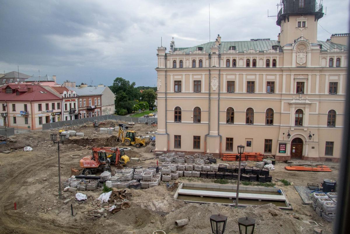 Prace nad rewitalizacją jarosławskiego Rynku będą o 421 tys. zł droższe. <br/>fot.Bartłomiej Pacek