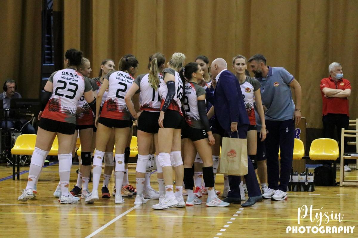 Tym razem ekipa Piotra Pajdy nie dała rady pokonać rywalki. Płomień okazał się za mocny.<br/>fot.www.facebook.com/SanPajdaVolleyballTeam