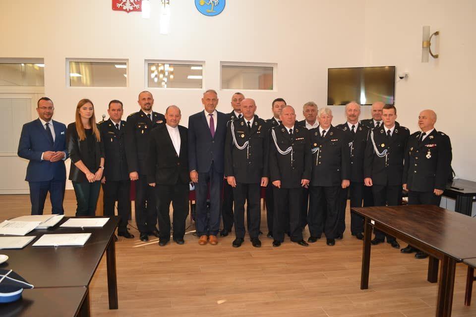 Pieniądze z programu „Mały Strażak” otrzymało 27 jednostek ochotniczych straży pożarnych z powiatu przemyskiego.<br/>fot.ze zbiorów własnych