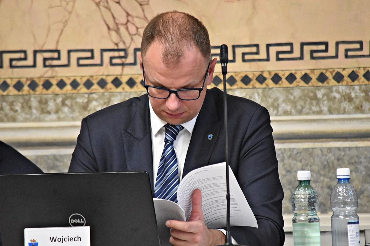 – Nie możemy wciąż myśleć tylko o spłatach zadłużenia. Musimy zacząć myśleć o tym, aby zaciągać mądre kredyty – uważa prezydent Przemyśla Wojciech Bakun.<br/>fot.Paweł Bugira