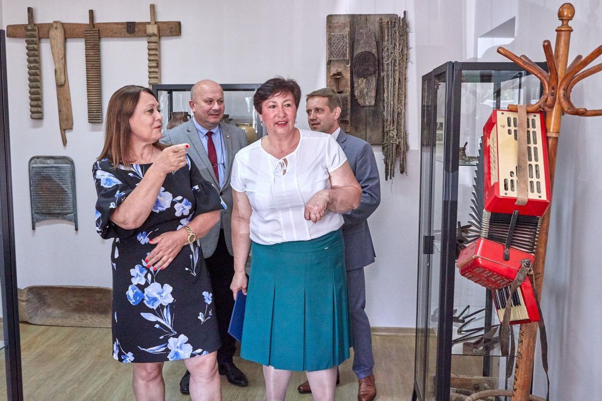 Dzięki adaptacji części pomieszczeń w budynku Gminnej Biblioteki Publicznej w Horyńcu-Zdroju udało się stworzyć także izbę pamięci tej miejscowości.<br/>fot.UG Horyniec-Zdrój