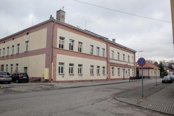 Przystosowanie budynku na ul. Mickiewicza do potrzeb szkoły podstawowej okazało się trudniejsze, niż pierwotnie sądzono.<br/>fot.Bartłomiej Pacek