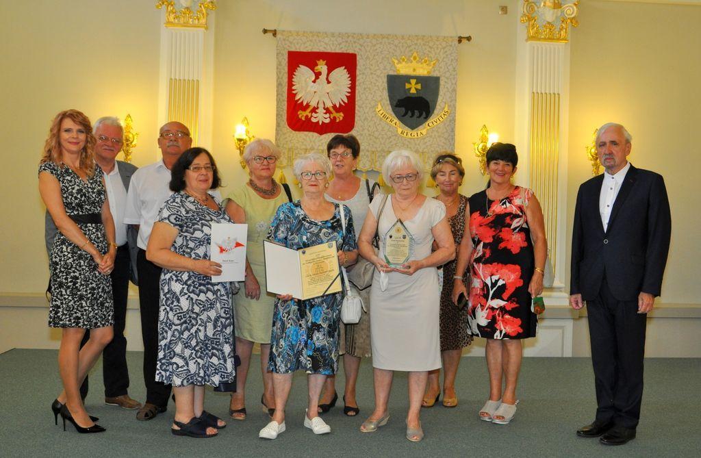 Wyróżnieni przez Przemyski Konwent Społeczno-Gospodarczy na wspólnym zdjęciu.fot.UM Przemyśl