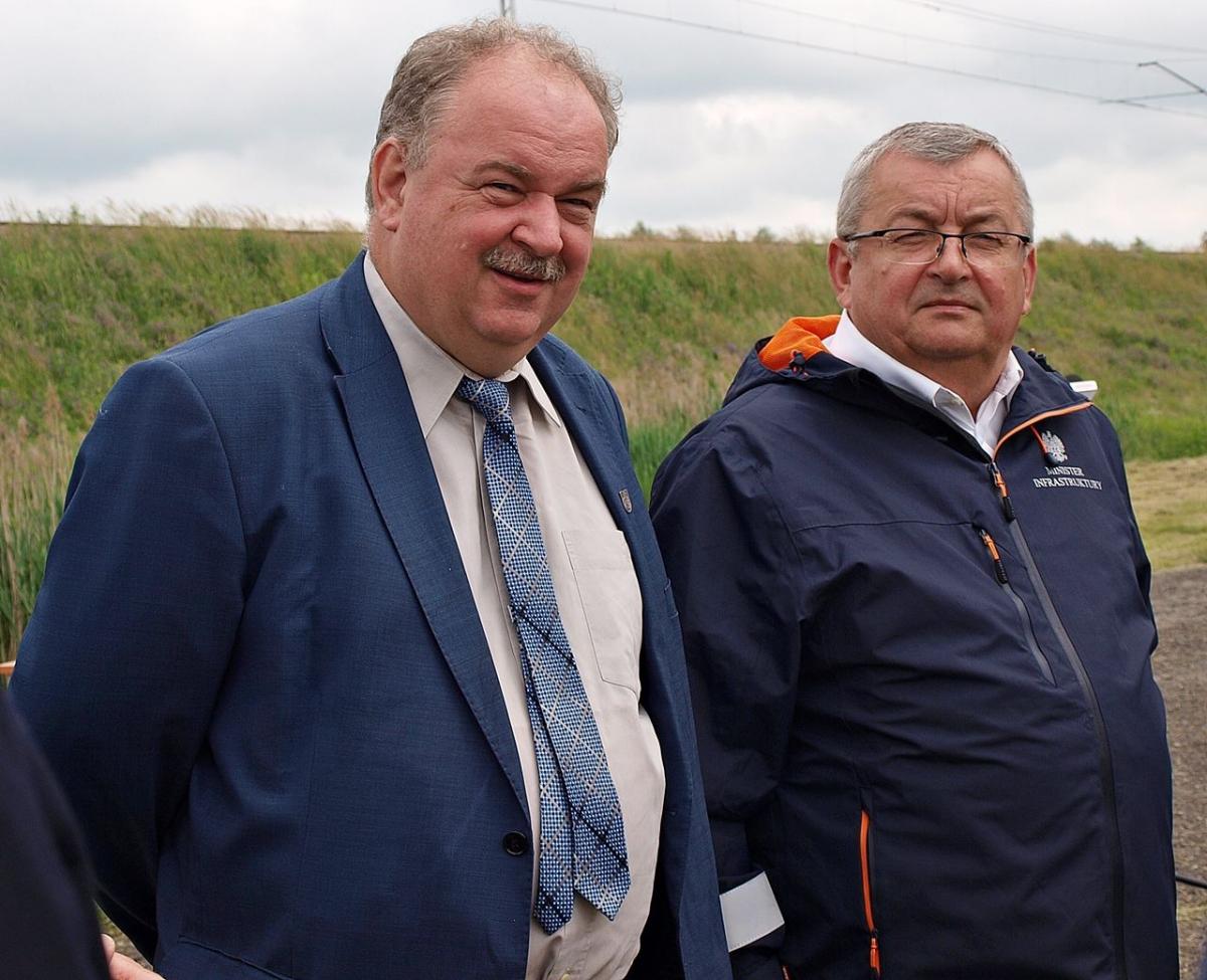 – Realnie rzecz biorąc, jeśli do naszego województwa trafią dwa miliardy złotych, to będzie znakomicie – uważa wicemarszałek województwa podkarpackiego Piotr Pilch (z lewej).<br/>fot.Mariusz Godos
