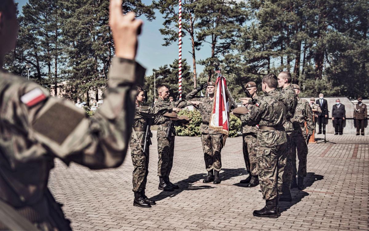 Rotę przysięgi wojskowej wypowiedziało 71 nowych żołnierzy obrony terytorialnej. W większości to młodzi ludzie.<br/>fot.Paulina Lęcznar