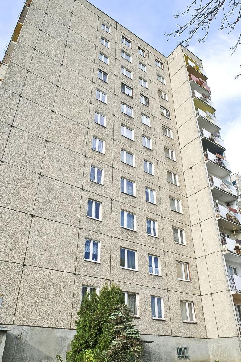 To nie koniec kłopotów mieszkańców wieżowca przy ulicy Bielskiego 64.  Jeden z lokatorów nadal mocno daje im się we znaki.