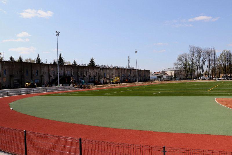 Stadion szkolny ma być gotowy w połowie listopada.<br/>fot.UM Jarosław