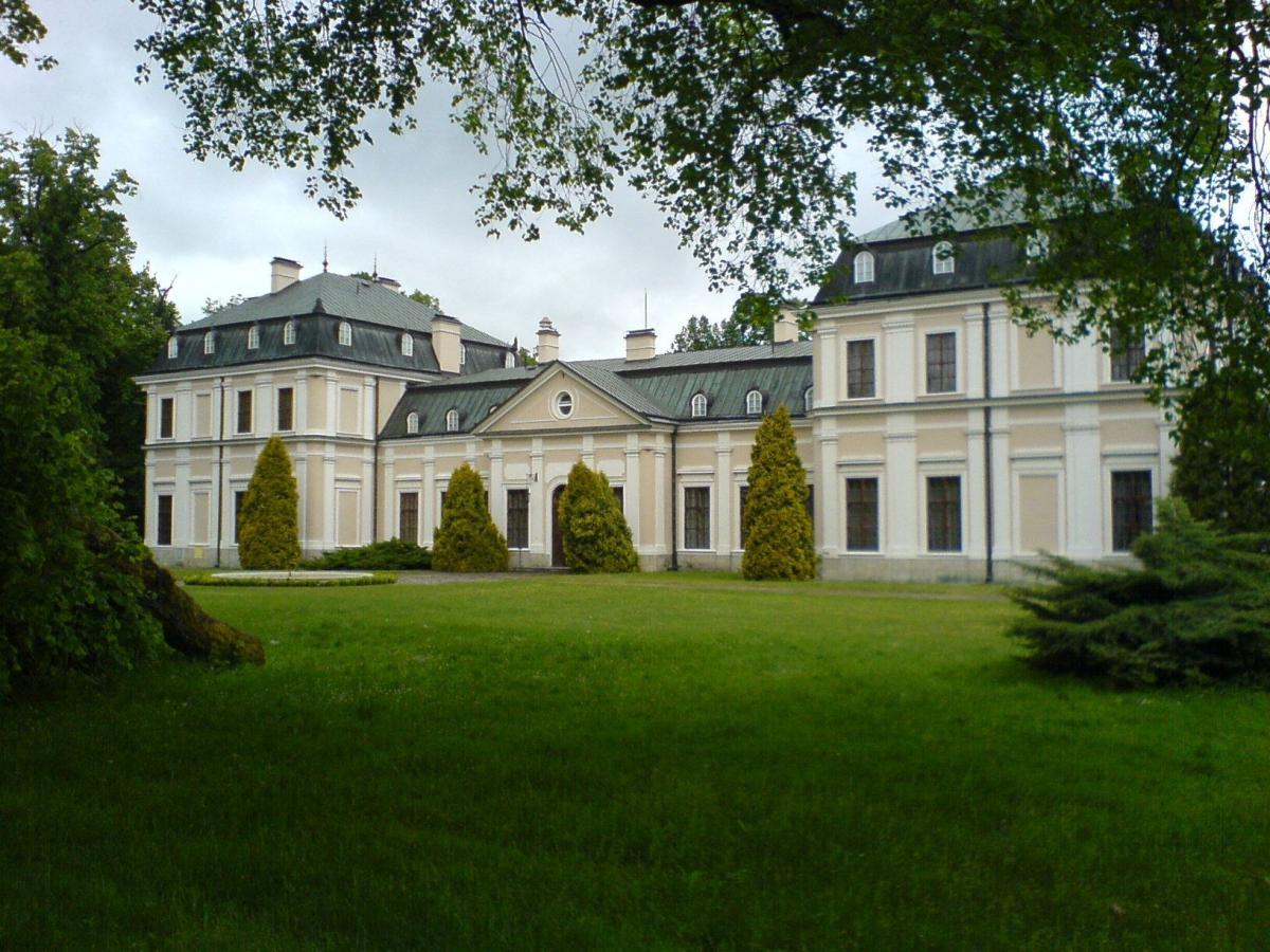 Pałac Czartoryskich w Sieniawie przez kilka tygodni po wybuchu II wojny światowej był także „kryjówką” bezcennych dzieł sztuki.<br/>fot.www.wikipedia.pl
