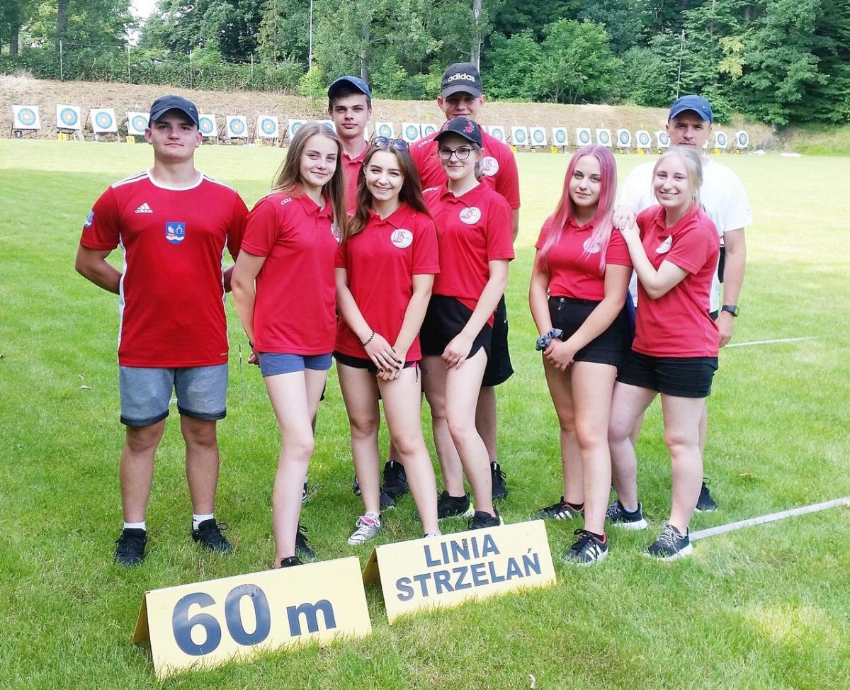 Ekipa UKS Tramp i Makovii podczas zawodów w Głuchołazach.<br/>fot.ze zbiorów własnych