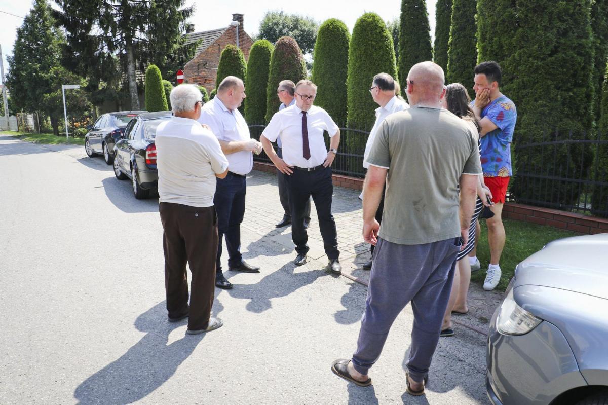 Listę 10 inwestycji uzgodnili starosta z burmistrzem podczas kilku spotkań, m.in. spotkaniu objazdowym podczas którego oceniali zakres potrzebnych prac.<br/>fot.fb/Waldemar Paluch