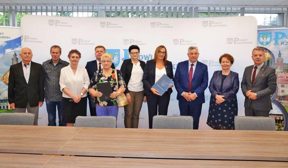 Podpisanie umów na dofinansowanie miało miejsce 9 lipca w siedzibie starostwa.<br/>fot.Starostwo Powiatowe w Przeworsku