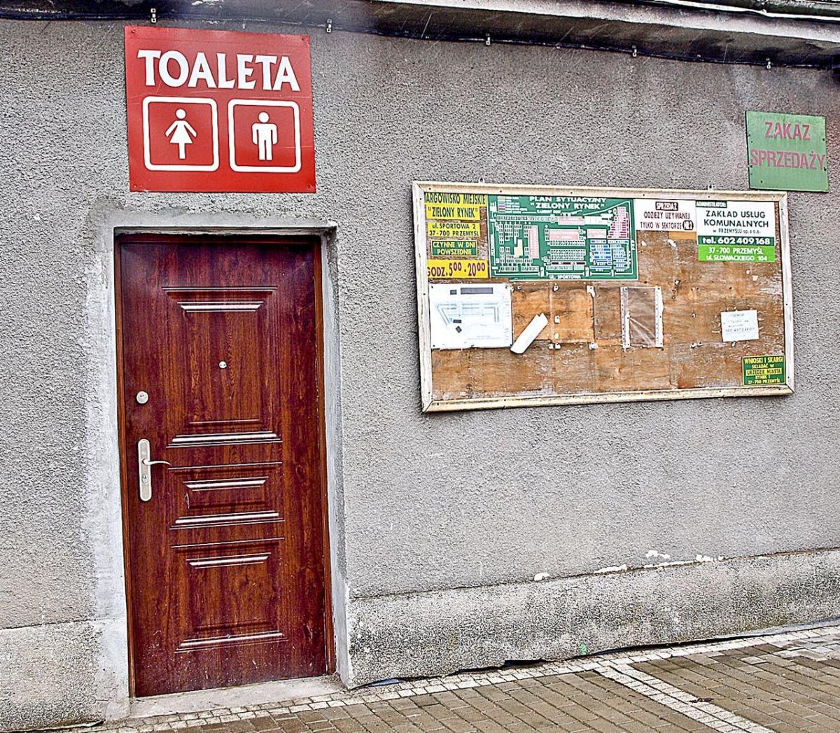 Trzykrotna dzienna wizyta w toalecie na Zielonym Rynku w miesięcznym rozliczeniu to 130 zł.<br/>fot.Mariusz Godos