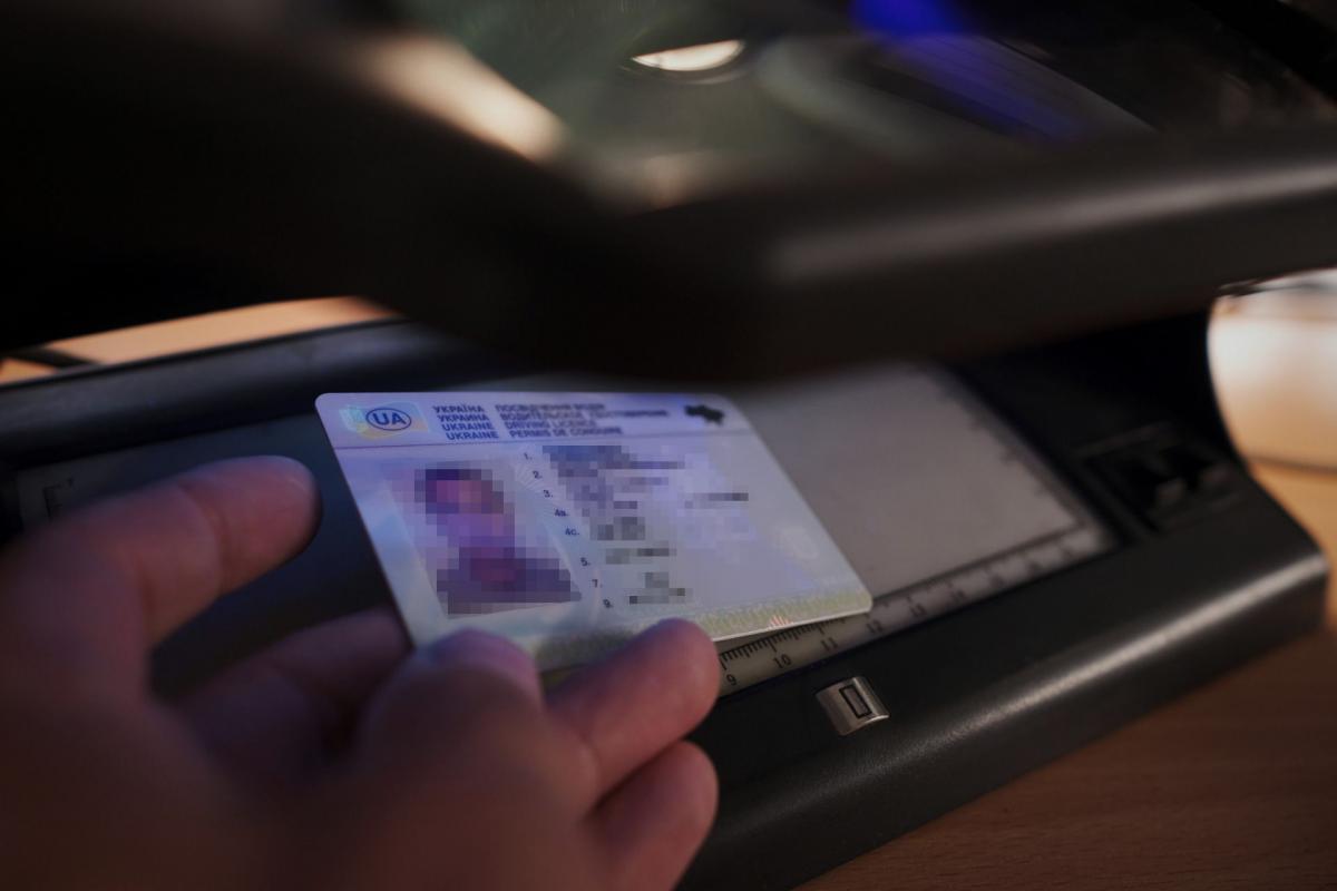 Dokument, którym posłużył się 45-letni obywatel Ukrainy, wzbudził podejrzenia pograniczników.<br/>fot.serwis BiOSG