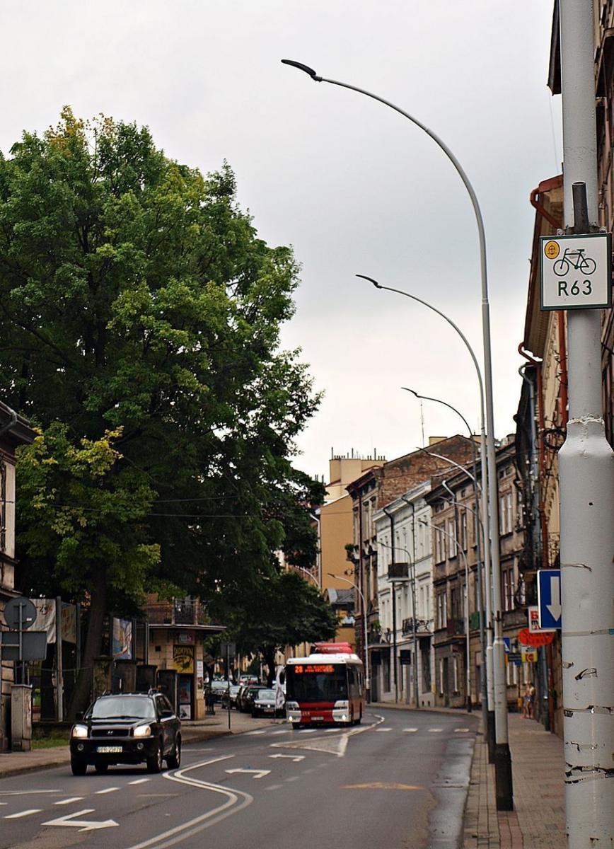 Nowe oświetlenie zmienione zostało na odcinku od placu Na Bramie do ulicy Łukasińskiego. To kropla w morzu potrzeb. Ale może na tym froncie warto poszukać oszczędności?<br/>fot.Mariusz Godos