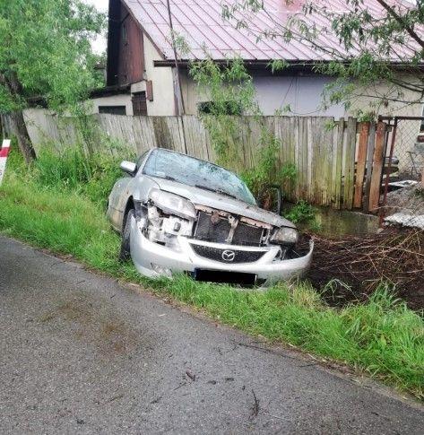 Auto kierowane przez 20-latka uległo uszkodzeniu.<br/>fot.KPP Przeworsk