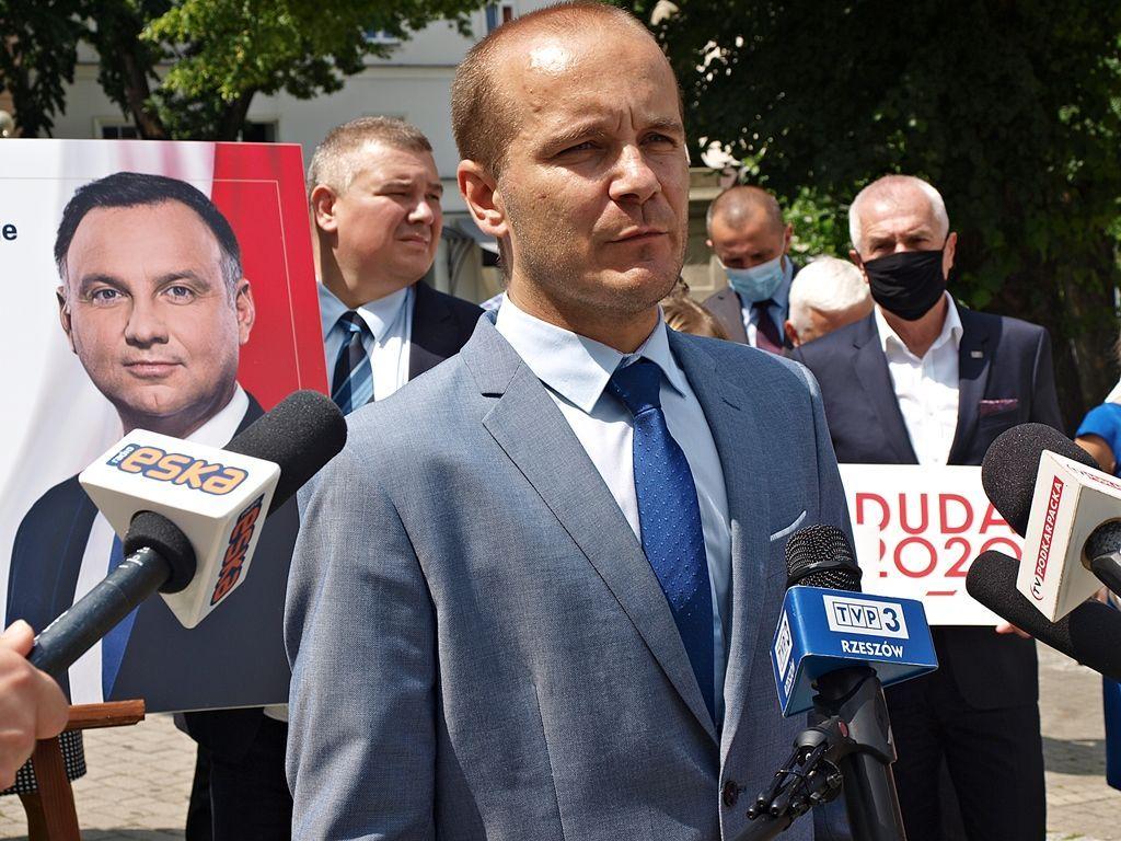 Sprawą kierowania gróźb karalnych i znieważenia przewodniczącego Rady Miejskiej w Przemyślu Macieja Kamińskiego (PiS) zajmować się będzie krośnieńska policja.<br/>fot.Mariusz Godos