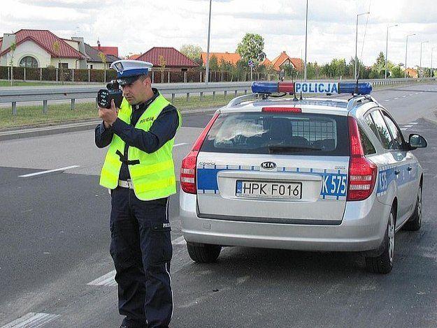 Policjanci stalowowolskiej drogówki zatrzymali prawa jazdy kierowcom, którzy w terenie zabudowanym przekroczyli dozwoloną prędkość o ponad 50 km/h.<br/>fot.KPP Stalowa Wola